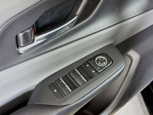 Used 2023 Toyota Prius XLE AWD/4WD image 17