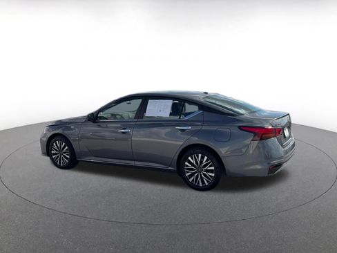 Used 2025 Nissan Altima 2.5 SV image 10