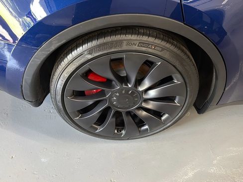Used 2024 Tesla Model Y Performance AWD/4WD image 25