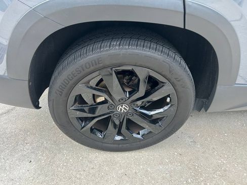 Certified 2024 Volkswagen Taos SE FWD image 27