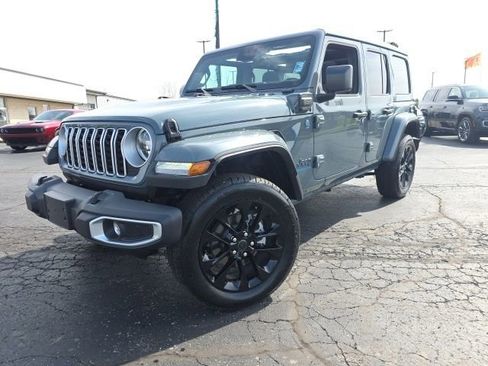 Used 2025 Jeep Wrangler Unlimited Sahara w/ Safety Group image 2