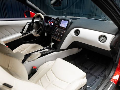 Used 2016 Nissan GT-R Premium AWD/4WD image 69