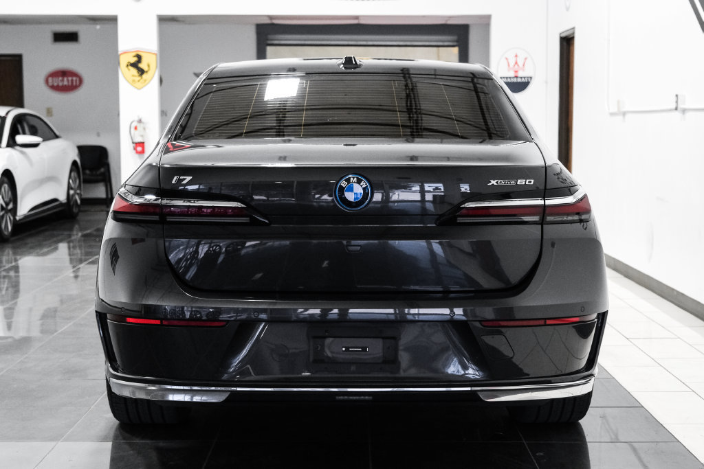 Used 2024 BMW i7 xDrive60 AWD/4WD image 9