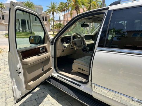 Used 2014 Lincoln Navigator 2WD image 61