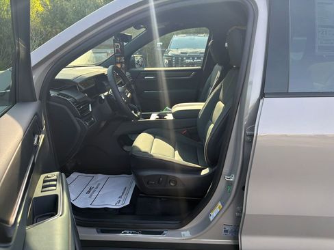 New 2026 GMC Acadia AT4 w/ Luxury Package AWD/4WD image 10