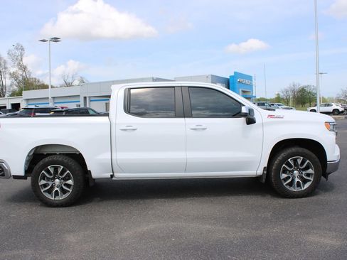 Used 2023 Chevrolet Silverado 1500 LT w/ Z71 Off-Road Package image 11