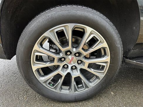 Used 2025 GMC Yukon XL Denali image 9