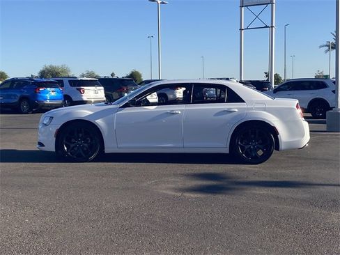 Used 2022 Chrysler 300 Touring w/ Sport Appearance Package image 29