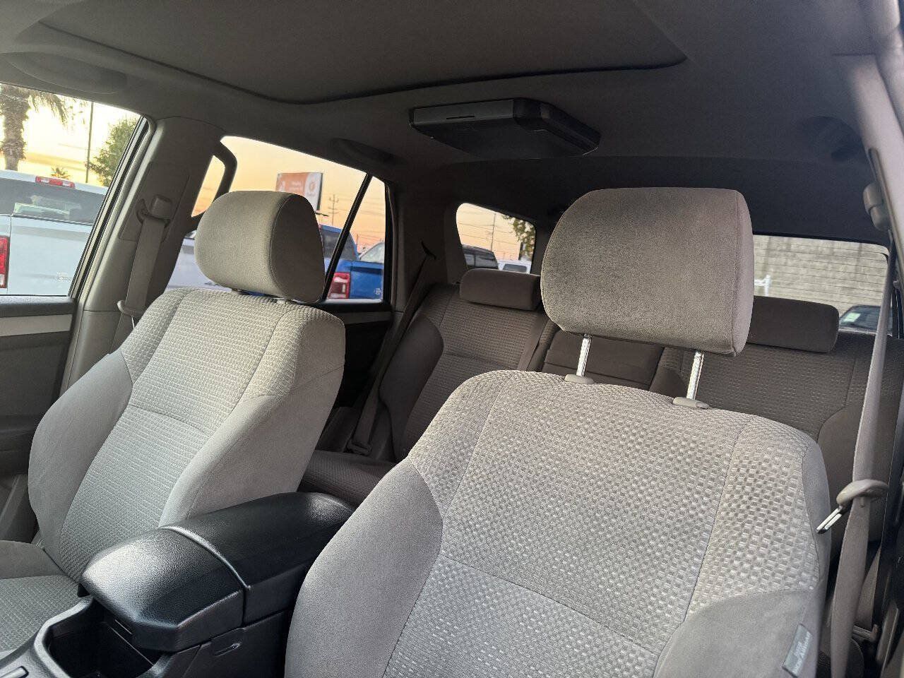 Used 2005 Toyota 4Runner SR5 AWD/4WD image 26