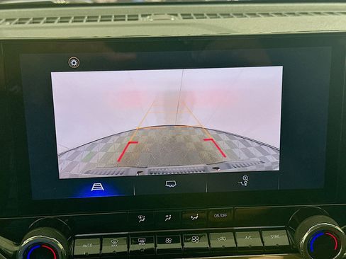 Used 2024 Chevrolet Colorado LT w/ LT Convenience Package image 21