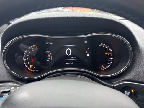 Used 2019 Jeep Grand Cherokee Laredo image 18