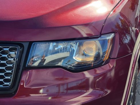 Used 2018 Jeep Grand Cherokee Altitude image 24