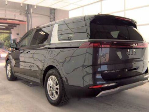 Used 2022 Kia Carnival LX FWD image 4