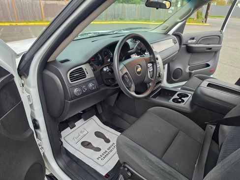 Used 2009 Chevrolet Tahoe LS w/ Skid Plate Package AWD/4WD image 17