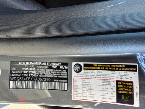 Certified 2017 Mercedes-Benz E 300 4MATIC image 32