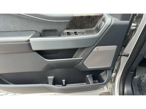 Used 2022 Ford F150 Lariat w/ Equipment Group 502A High AWD/4WD image 11