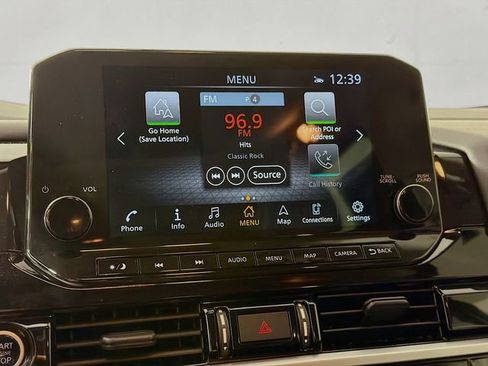 Used 2024 Nissan Pathfinder SL w/ SL Premium Package FWD image 18
