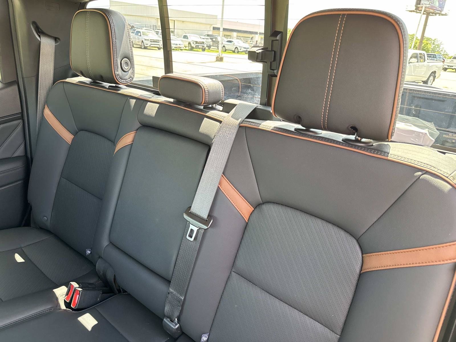 Used 2023 GMC Canyon AT4 w/ AT4 Premium Package AWD/4WD image 16