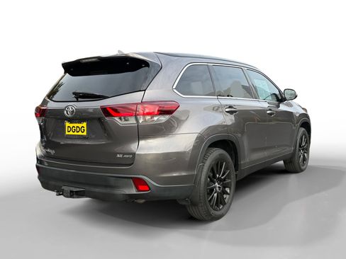 Used 2019 Toyota Highlander SE image 5