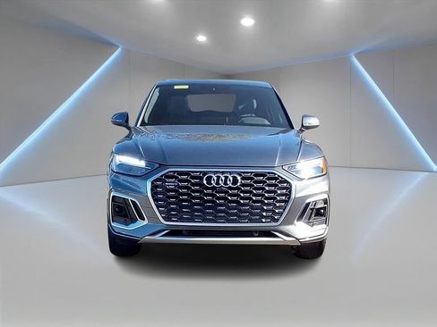 Used 2022 Audi Q5 2.0T Premium w/ Convenience Package image 2