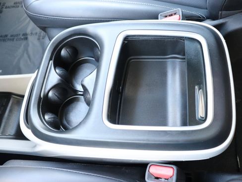 Used 2024 Chrysler Pacifica Limited FWD image 48