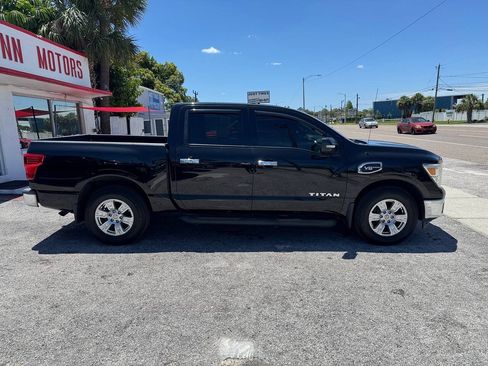 Used 2017 Nissan Titan SV RWD image 9
