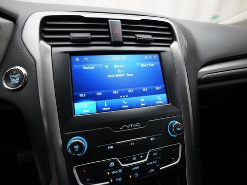 Used 2020 Ford Fusion SE image 6