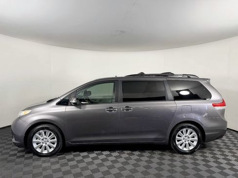 Used 2013 Toyota Sienna Limited w/ Premium Pkg AWD/4WD image 18