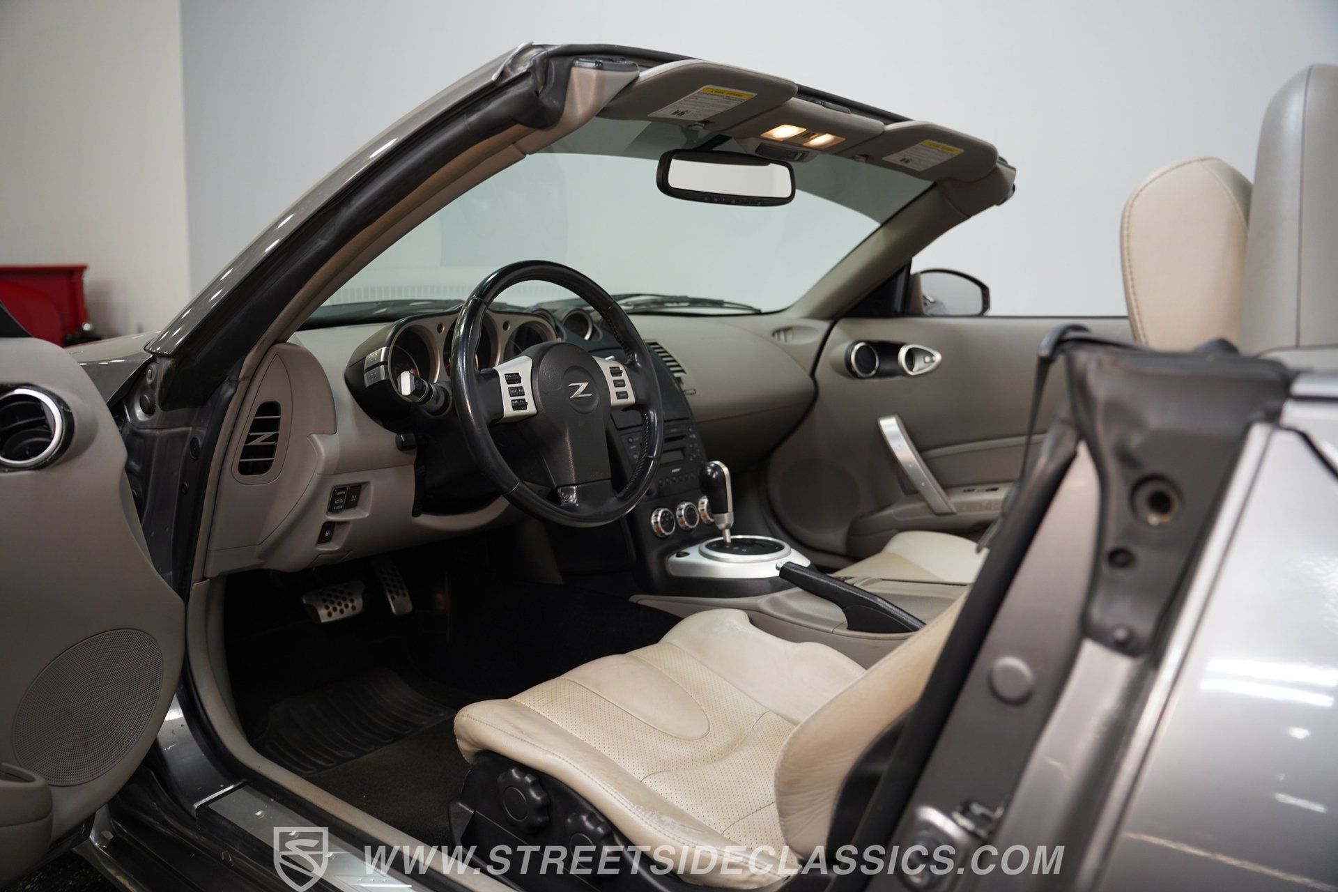Used 2007 Nissan 350Z Touring RWD image 4