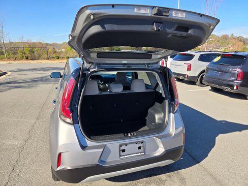 Certified 2025 Kia Soul LX w/ LX Technology Package image 18