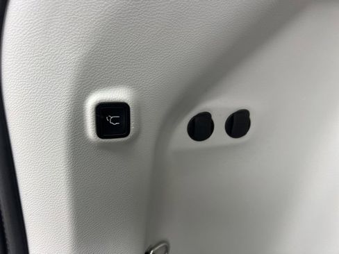 Used 2020 Jeep Cherokee Latitude Lux w/ Comfort/Convenience Group image 16