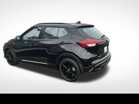 Used 2023 Nissan Kicks SR w/ SR Premium Package FWD image 13