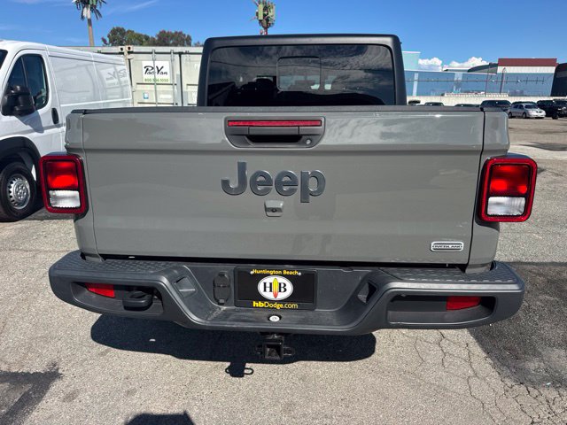 Used 2023 Jeep Gladiator Overland AWD/4WD image 6