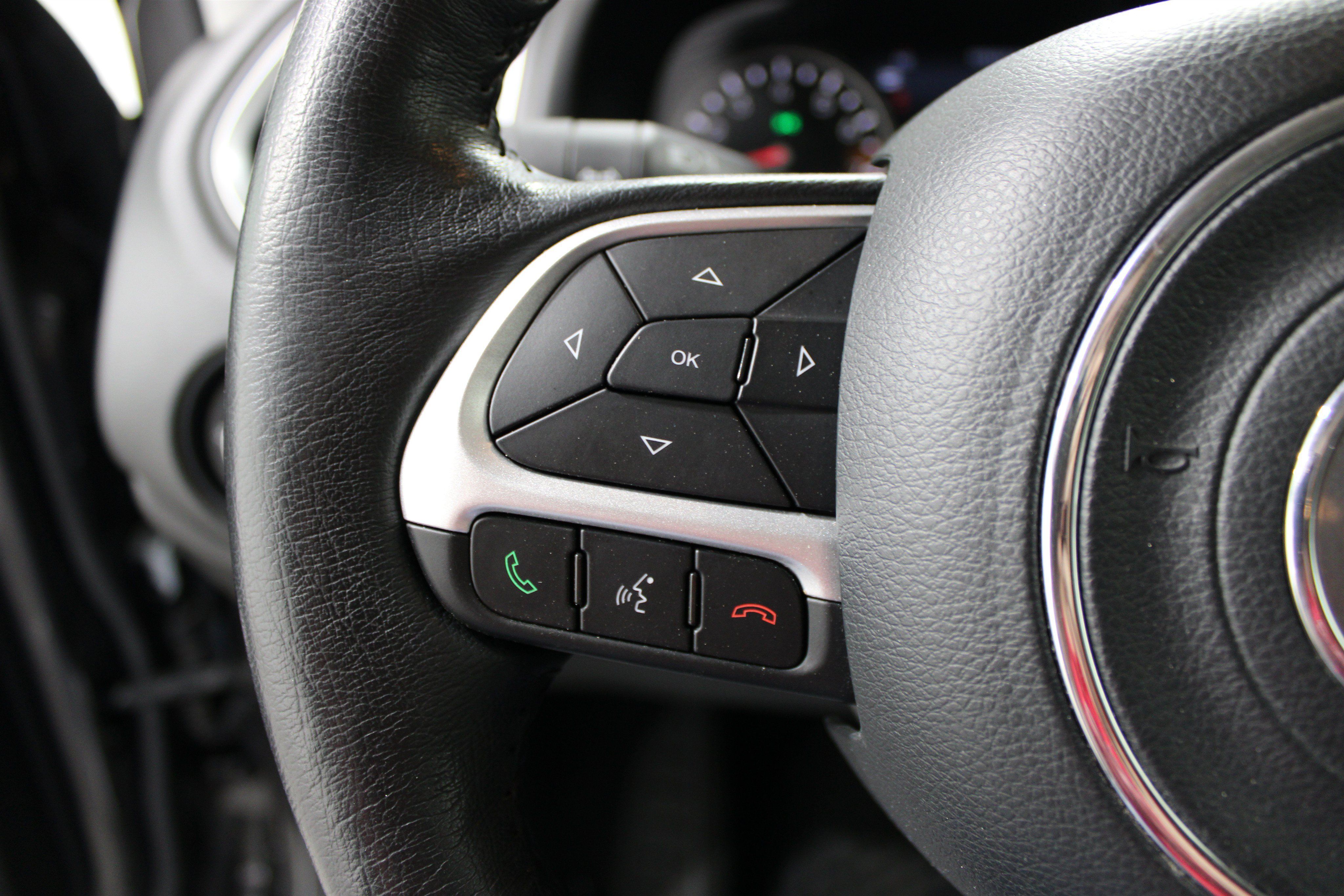 Used 2021 Jeep Renegade Latitude w/ Convenience Group FWD image 17