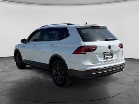 Used 2023 Volkswagen Tiguan SE w/ Panoramic Sunroof Package AWD/4WD image 8