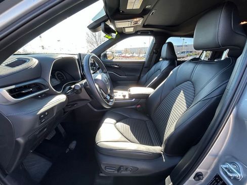 Used 2025 Toyota Highlander XSE image 13