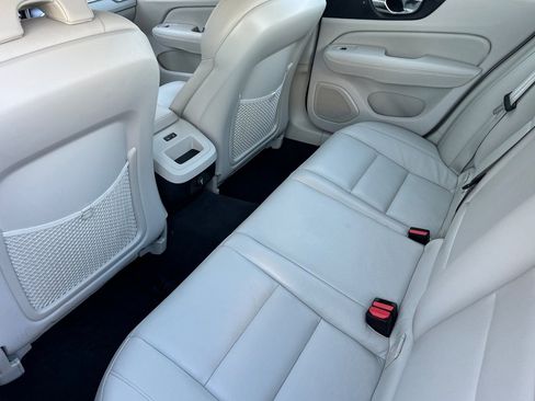 Used 2019 Volvo S60 T6 Momentum w/ Premium Package image 4