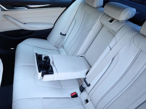 Used 2017 BMW 530i w/ Premium Package image 21