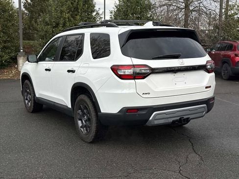 Used 2025 Honda Pilot TrailSport image 4