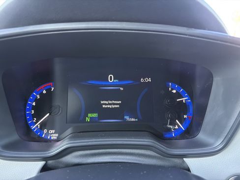 Used 2021 Toyota Corolla LE FWD image 21