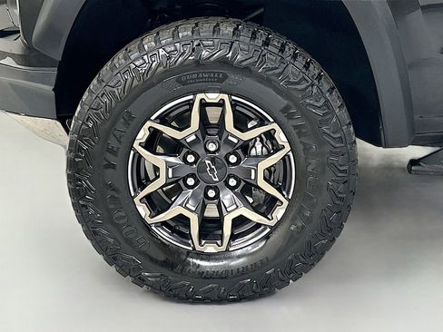 Used 2025 Chevrolet Colorado ZR2 w/ Technology Package image 32