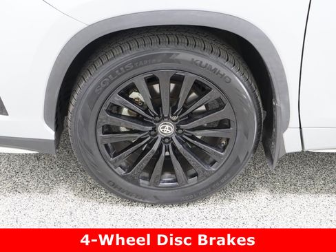 Used 2023 Toyota Highlander XSE image 11