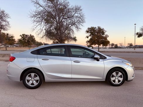 Used 2018 Chevrolet Cruze LS image 39