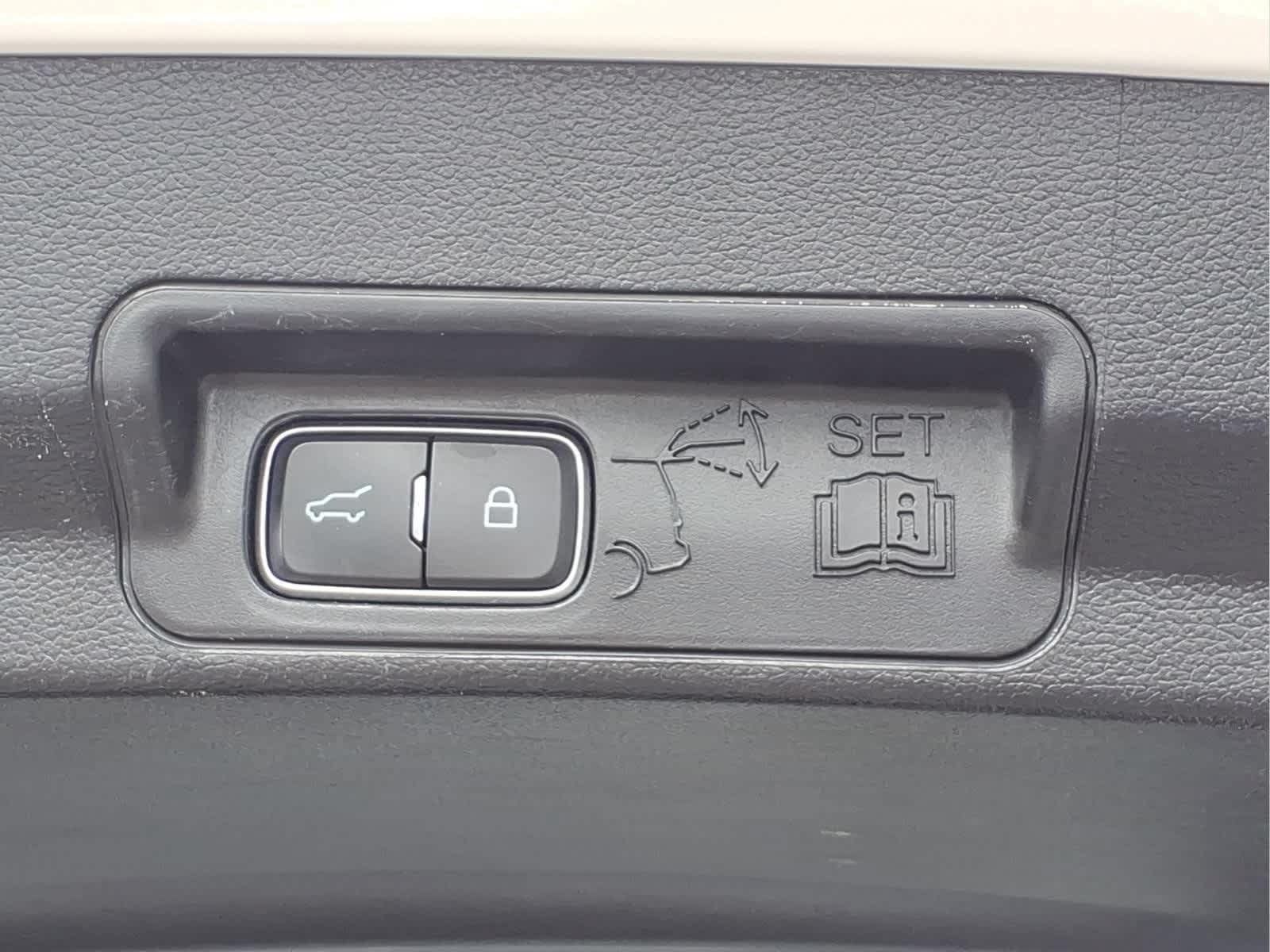 Used 2021 Ford Explorer XLT w/ Equipment Group 202A AWD/4WD image 7