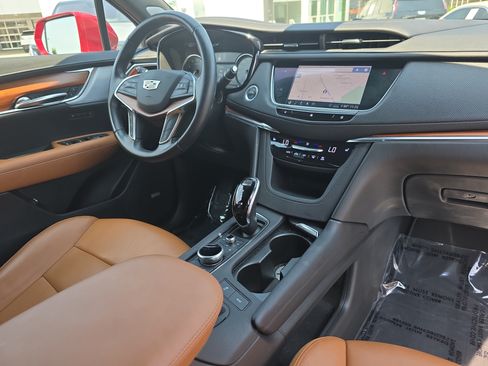 Used 2020 Cadillac XT5 Premium Luxury w/ LPO, Floor Liner Package AWD/4WD image 16