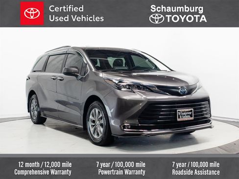 Used 2024 Toyota Sienna XLE image 1