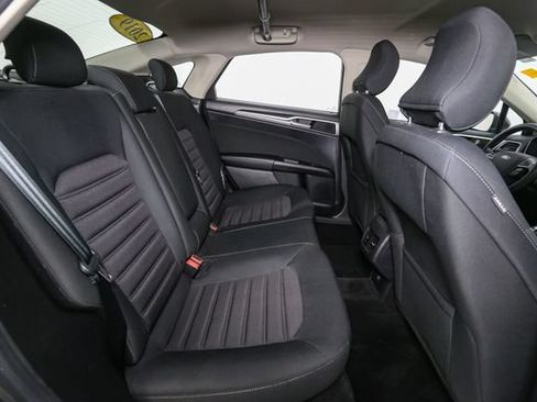 Used 2019 Ford Fusion SE FWD image 18