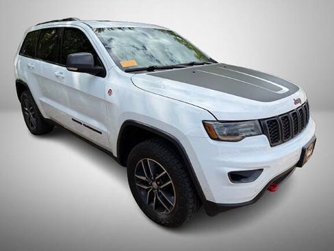 Used 2018 Jeep Grand Cherokee Trailhawk w/ Trailhawk Luxury Group AWD/4WD image 3