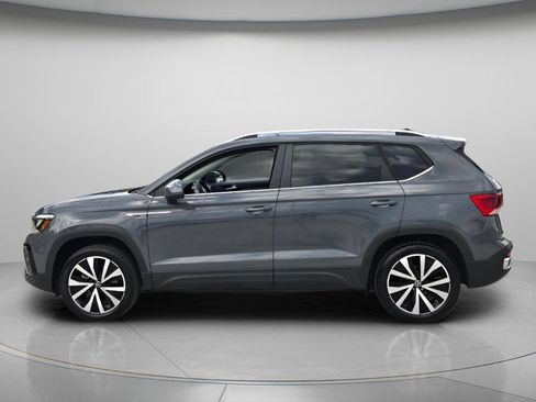 Certified 2024 Volkswagen Taos SE FWD image 3