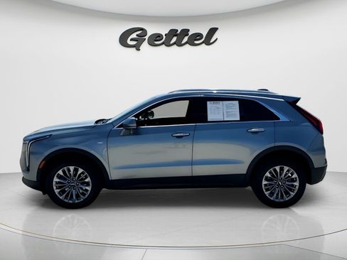 Used 2025 Cadillac XT4 Premium Luxury image 2